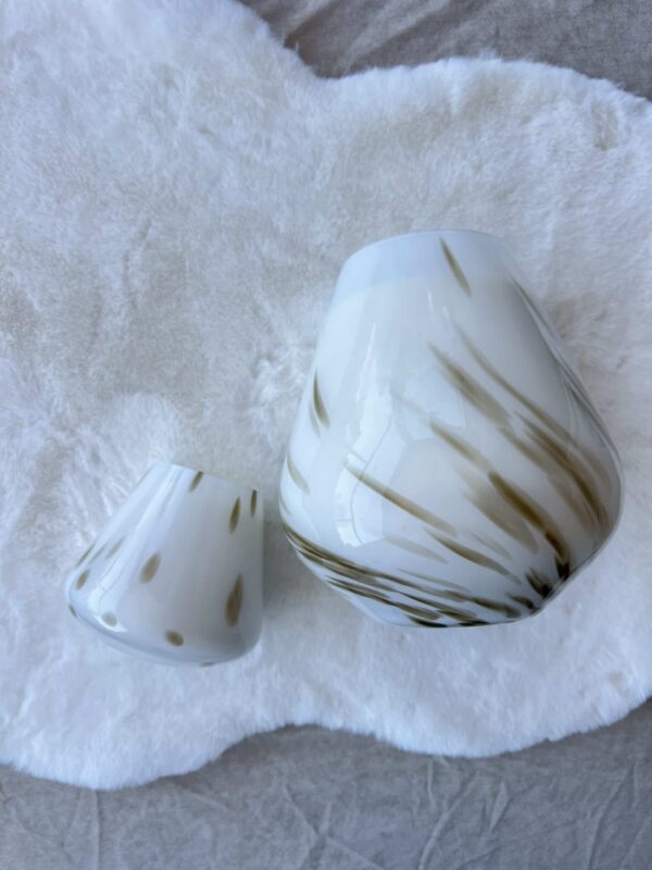 ⁦נר קליאופטרה לבן עם נגיעות שמנת⁩ – תמונה ⁦3⁩