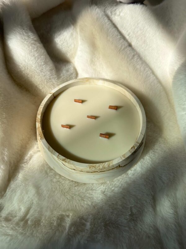 ⁦נר פאולה לבן עם נגיעות שמנת חום⁩ – תמונה ⁦5⁩