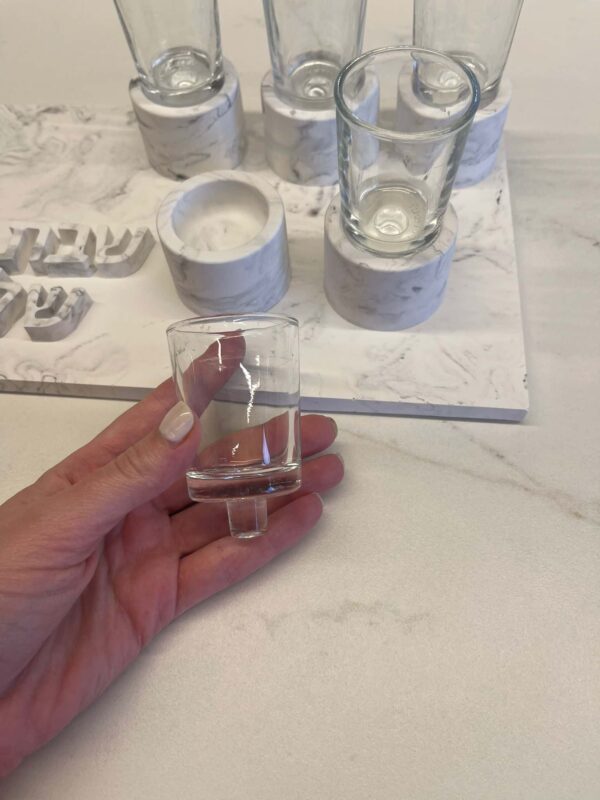 ⁦מגש 5 פמוטים לשבת קודש - לבן אפור⁩ – תמונה ⁦2⁩