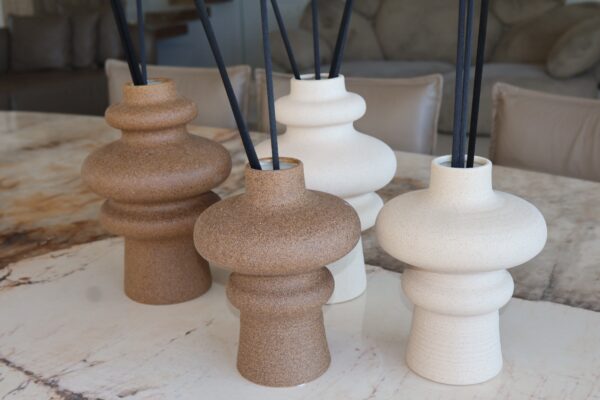 ⁦מפיץ הוריקן בכלי דמוי אבן צבע שמנת⁩ – תמונה ⁦3⁩