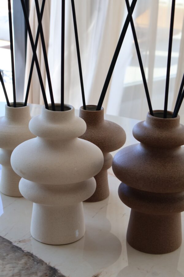 ⁦מפיץ הוריקן בכלי דמוי אבן צבע חום⁩ – תמונה ⁦2⁩