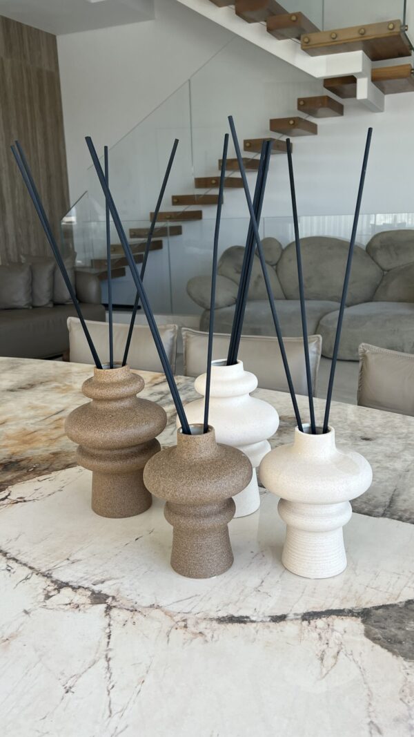 ⁦מפיץ הוריקן בכלי דמוי אבן צבע חום⁩ – תמונה ⁦3⁩