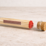 בקבוק זכוכית מעוצב עם גפרורים