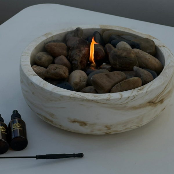 ⁦קערת אש הרמס מבטון לבן בטקסטורת שיש שמנת וחום⁩ – תמונה ⁦2⁩