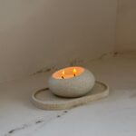 נר שאגי טקסטורת אבן לבן שמנת